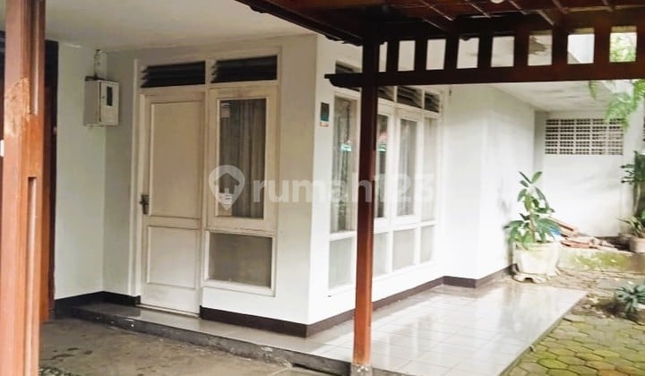 Rumah di sayap Cipaganti jalan Tawekal, asri ditengah kota Bandung