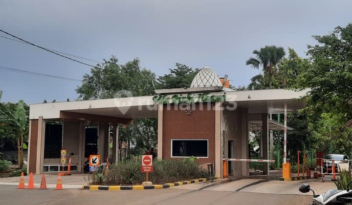 Dijul Rumah 2 Lantai. Siap Huni. Depan Taman di Vila Rizki Ilhami