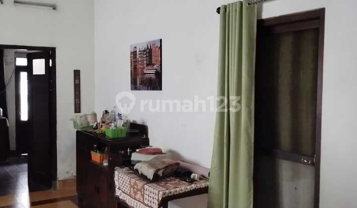 Old House in Taman Amir Hamzah, Pegangsaan, Menteng, Central Jakarta