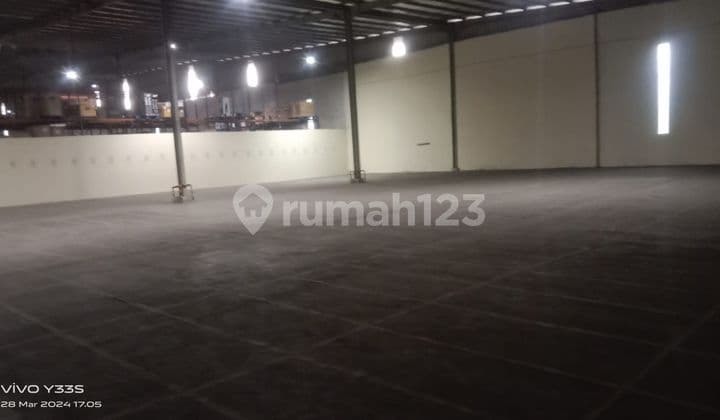 Gudang strategis siap pakai dengan loading dock di Pulo gadung Jakarta timur
