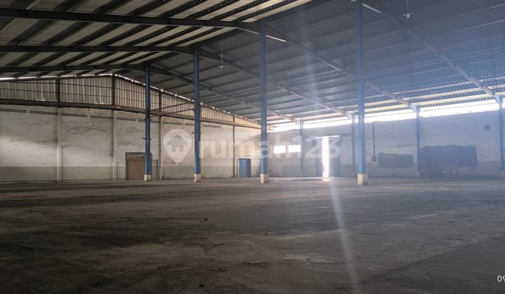 Gudang Siap Pakai Lokasi Strategis D Pinggir Jalan Utama