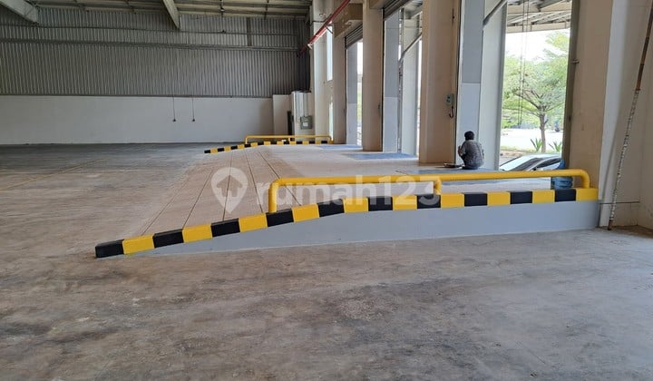 Gudang Logistik Karawang Timur 10000m2 Siap Pakai Loading Dock