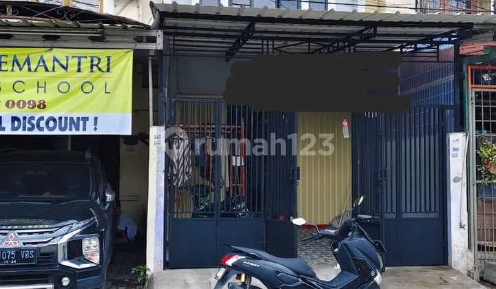 Ruko, 2 Lantai, SHM, Dekat Akses Tol Grand Poris Tangerang Kota