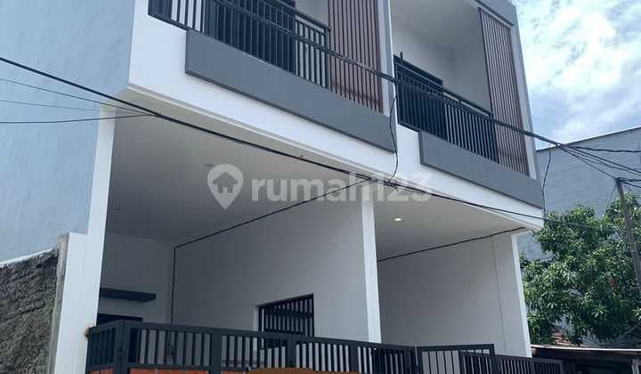 Rumah 2 Lantai Baru Semi Furnished SHM di Cipondoh , Tangerang