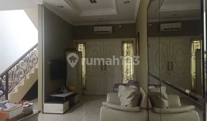 Nego Sampai Jadi! Rumah Hook, 2 Lantai, SHM, Bebas Banjir