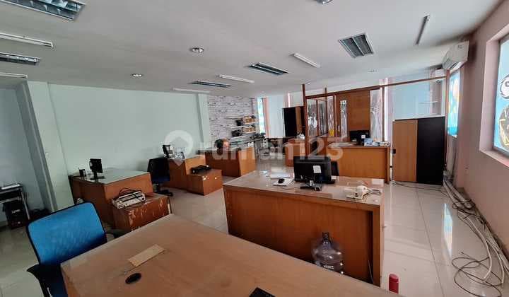 Siap Huni, Ruko, 3 Lantai, SHM, di Gajah Mada