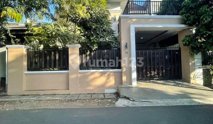 Rumah 2 Lantai Bagus Semi Furnished di Guntur Setiabudi Jakarta Selatan