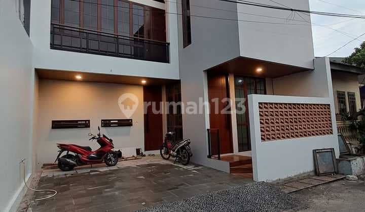 Rumah 2 Lantai Baru Modern Murah di Komplek Jln Sadar Jagakarsa Jakarta Sel