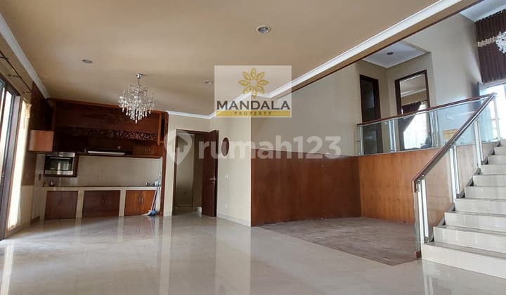 For Sale Ritzone Split Level House, Renovated, Move-In Ready