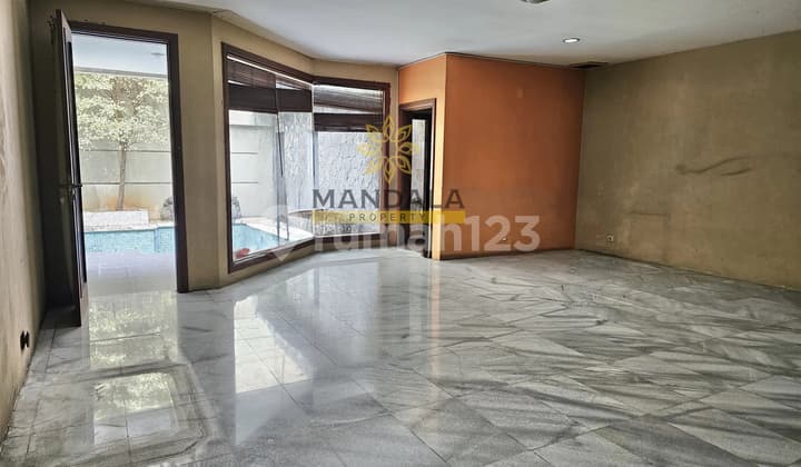 Rumah Mewah Luas + Kolam Renang di Bendungan Hilir Jakarta Pusat