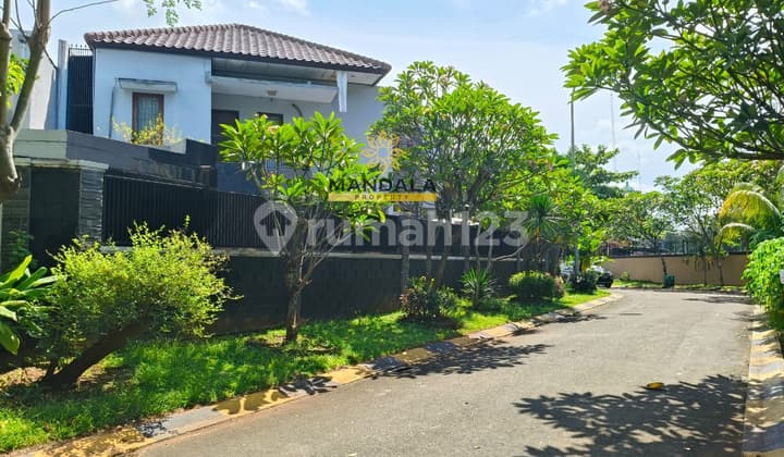 For Sale Rare Opportunity, Hook House with Swimming Pool - Puspita Loka BSD City
