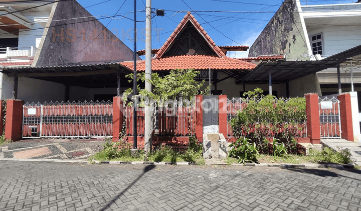 Rumah Kertajaya Indah terawat bagus dekat Koni Galaxy Mall MERR