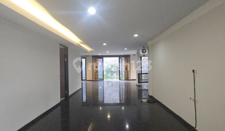 1-Story House Hegarmanah Bali Villa Style with Swimming Pool, SHM