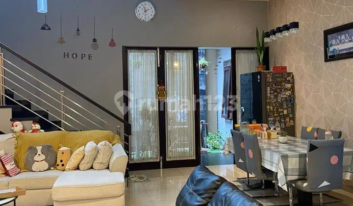 Rumah Nyaman & Terawat Singgasana Pradana SHM 2 Lantai Siap Huni
