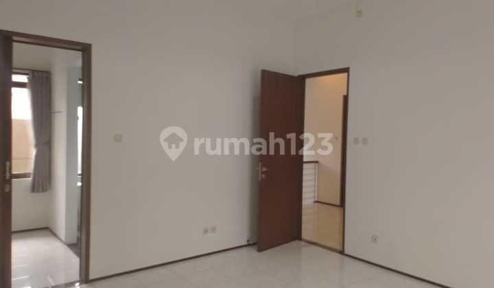Rumah Minimalis 2 Lantai Setra Duta Siap Huni