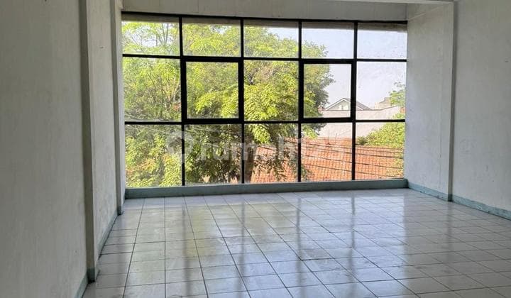 Ruko 3 Lantai Setrasari SHM Bebas Banjir Siap Usaha Cocok untuk Kantor