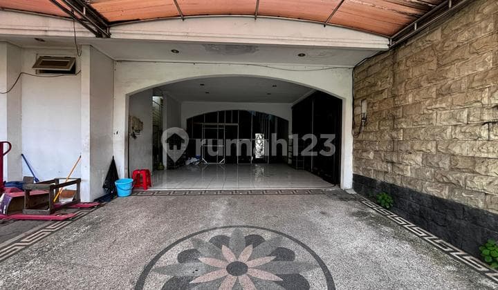 Luxury house for rent on Raya Panjang Jiwo Permai, Tenggilis Surabaya