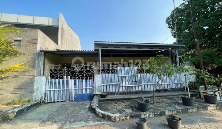 For Sale House in Dukuh Kupang Timur