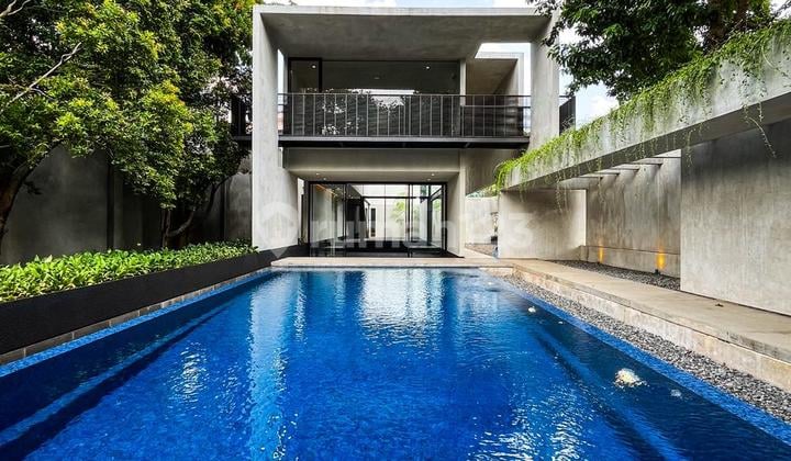EXCLUSIVE RESIDENCE READY TO OCCUPY PRIVATE POOL INDOOR GARDEN STRATEGIC LOCATION