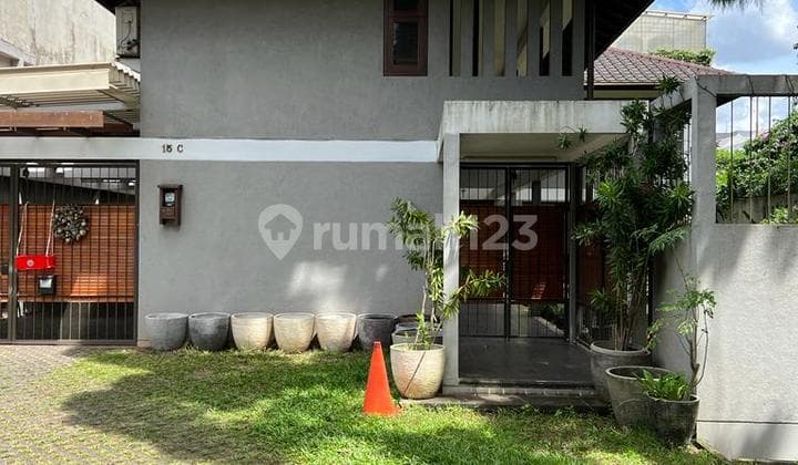 Rumah Modern Bintaro Terawat Dgn Halaman Luas Lingkungan Asri
