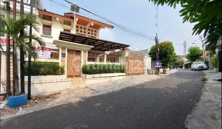 Rumah terawat dlm komplek Radio dalam akses mudah dkt PIM Gancit