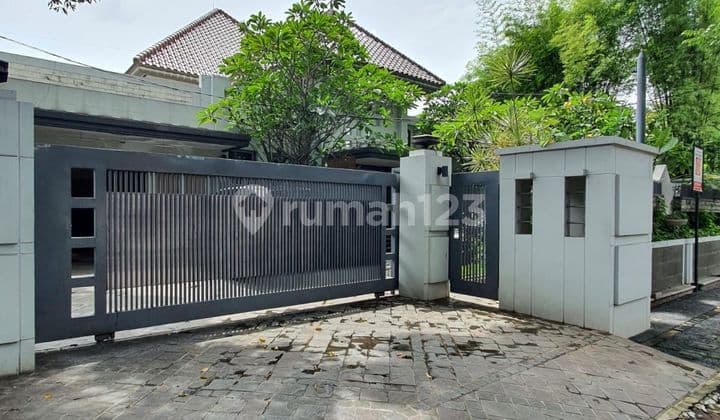 RUMAH MEWAH DI LOKASI PREMIUM MENTENG LINGKUNGAN ASRI S.POOL