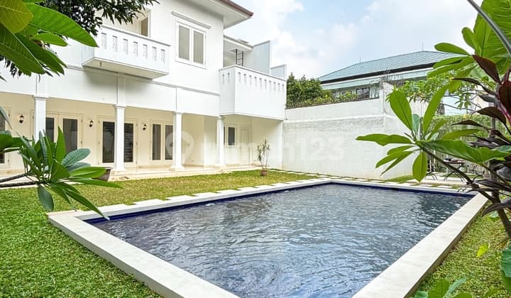 Rumah Siap Huni Modern Classic Taman Luas Di Cilandak Barat