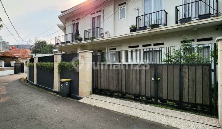 RUMAH MODERN STYLE SIAP HUNI, STRATEGIS DI KEBAYORAN LAMA DKT PIM