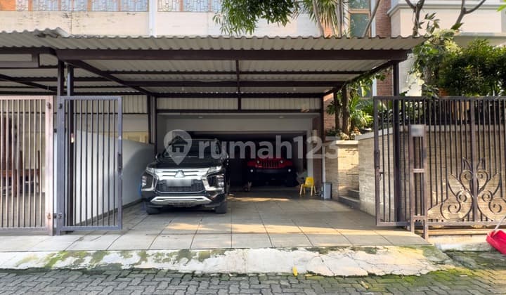 RUMAH MODERN DALAM TOWNHOUSE CILANDAK AKSES MUDAH KE MRT DAN TOL