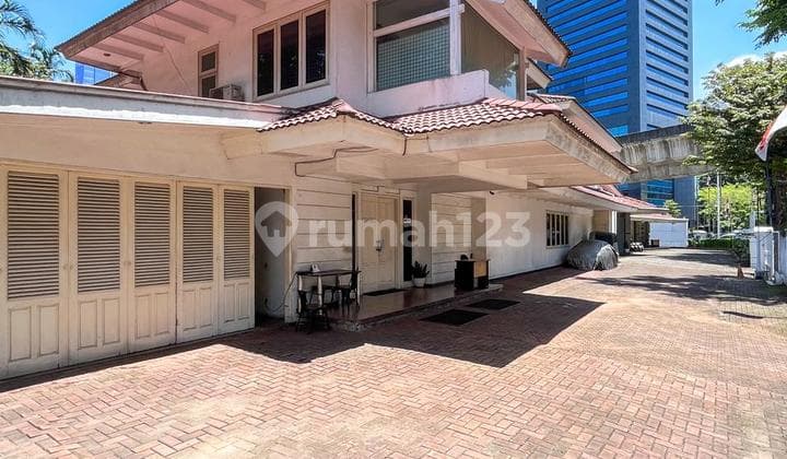 Rumah Lama Area Komersil Dekat Mega Kuningan Ijin bisa 11 Lantai