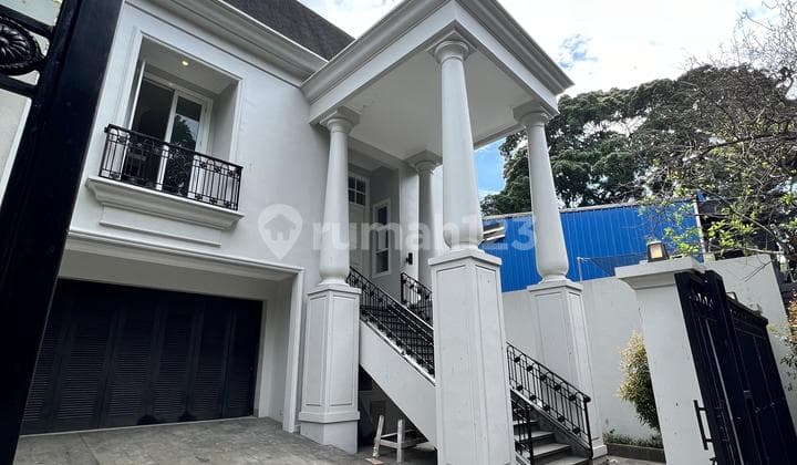 Luxury Ready-to-Occupy House in Brawijaya, Strategically Close to SCBD and Senopati.