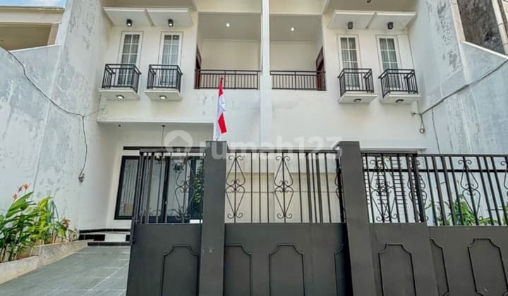 Rumah Classic Modern Keb Baru Strategis Dekat Mrt Dan Blok M