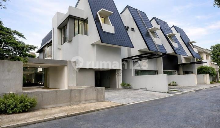 Brand New House Dalam Komplek Simprug Golf Siap Huni Strategis