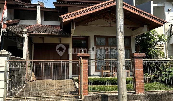 RUMAH HITUNG TANAH DALAM KOMPLEK LEBAK BULUS DEKAT ST.MRT DAN TOL