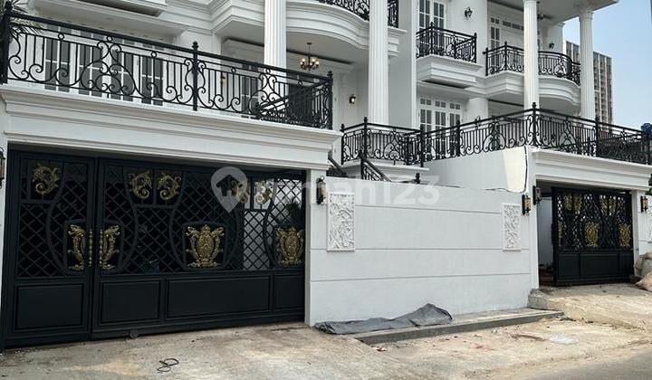 RUMAH BARU MODERN CLASSIC S.POOL PRIVATE LIFT CILANDAK DEKAT MRT