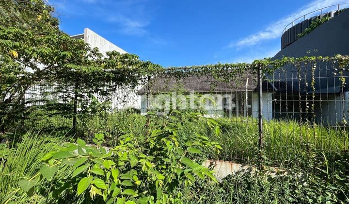 RAYA DHARMAHUSADA REGENCY DEKAT RAYA MERR