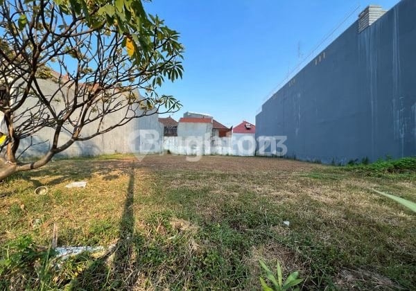 Villa Bukit Indah Pakuwon Indah in front of Pakuwon Mall Villa Bukit Indah Pakuwon Indah in front of Pakuwon Mall