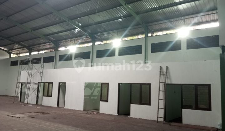 SPACIOUS WAREHOUSE IN KARAWACI TANGERANG READY FOR USE STRATEGIC LOCATION