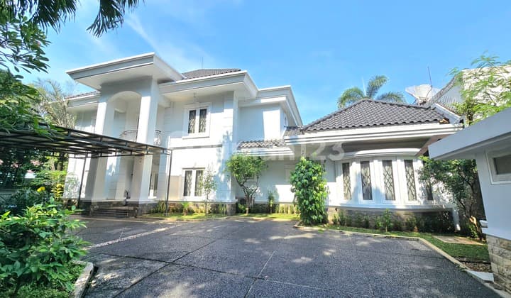 Jual Rumah di Kebayoran Baru Lt 1026 , 2 Lantai Ada Pool Posisi Hook Hub Betty