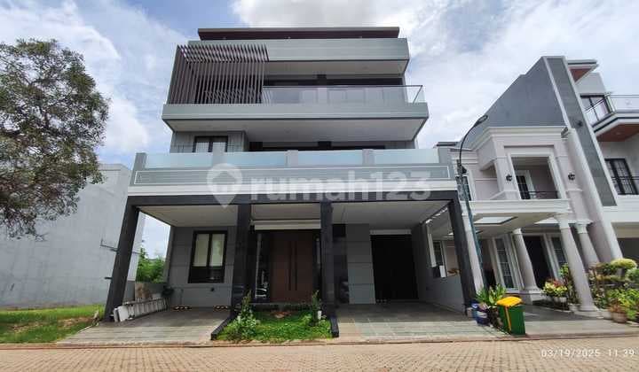 For Sale: House in Casa Goya Complex, Kebon Jeruk, Land Size 228, Building Size 500, Ready to Occup