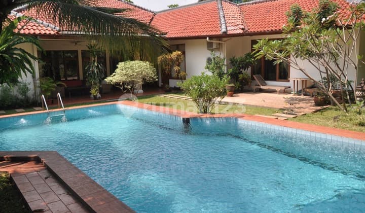 Dijual Rumah di Kemang Dalam Ada Kolam Renang Lt 1063 M2