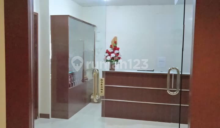 For Sale: The H Tower Office in Kuningan, size 231 m2, Ready to Use, Semi-Furnished.