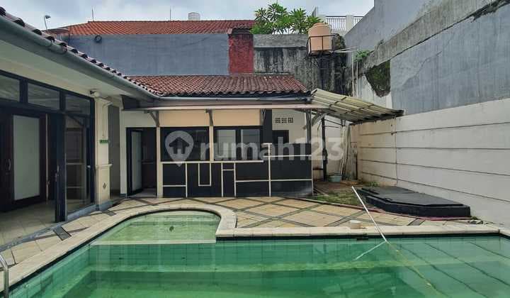 Selling a House in Pondok Indah, Land Area 300, Alam Asri Area, Good Environment