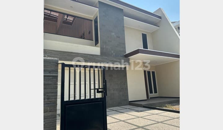 New House and Luxurious Environment in Manyar, Surabaya