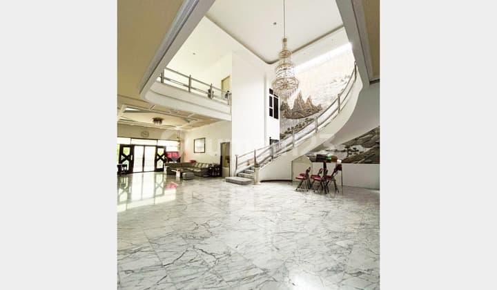 Rumah Mewah, Bagus & Lokasi Ciamiik di Ry Dharmahusada Indah, Sby