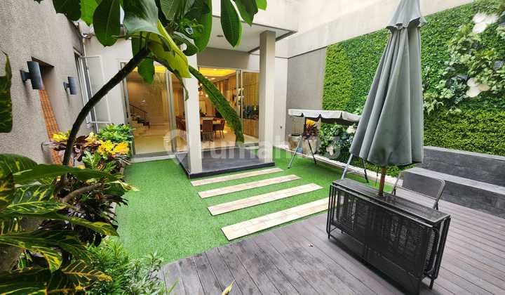 Rumah Baru & Full Furnished, Mewah, Dharmahusada Indah, Surabaya