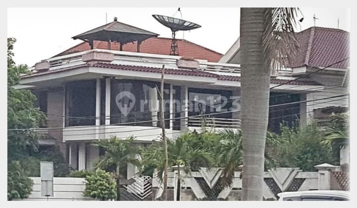 Rumah Mewah Raya Dharmahusada Indah Timur