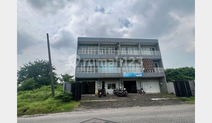 3-story shophouse Dian Istana (Mocca Vrbana Row - Puncak CBD), Surabaya