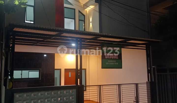 RUMAH BARU 2 LANTAI DILINGKUNGAN AMAN DAN NYAMAN DEKAT FASUM