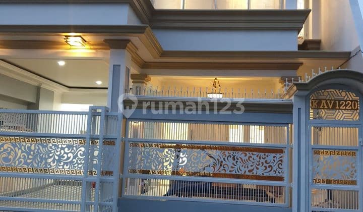 Rumah mewah moden 3 lantai di lokasi premium dekat fasum dgn harga terjangkau